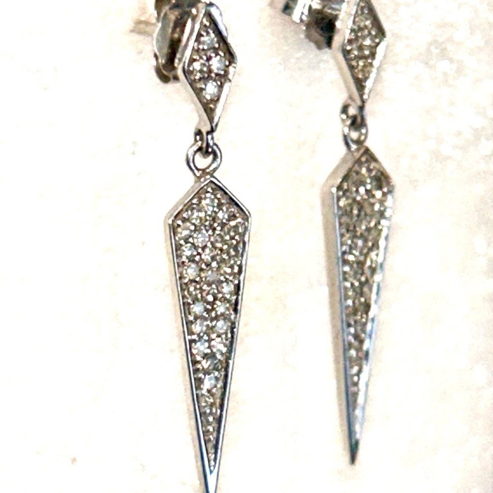 XIV Karats Beverly Hills Diamond Earrings White Gold Dagger Stamped Earrings